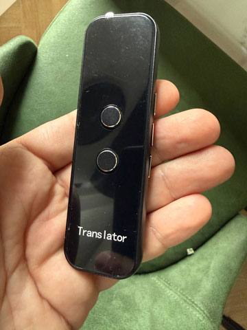 Haris koristi Linguo tokom putovanja